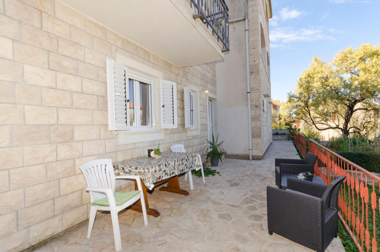 Apartments Silvana Supetar Εξωτερικό φωτογραφία