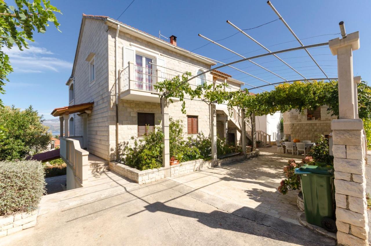 Apartments Silvana Supetar Εξωτερικό φωτογραφία