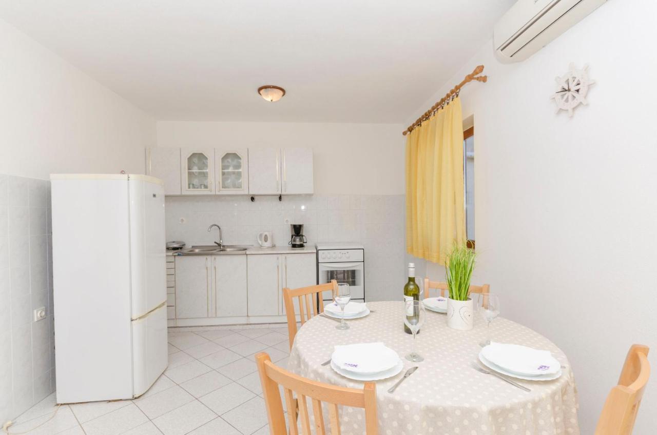 Apartments Silvana Supetar Εξωτερικό φωτογραφία