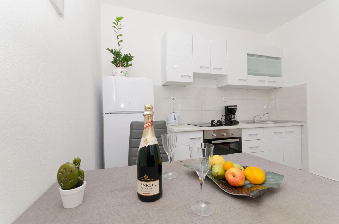 Apartments Silvana Supetar Εξωτερικό φωτογραφία