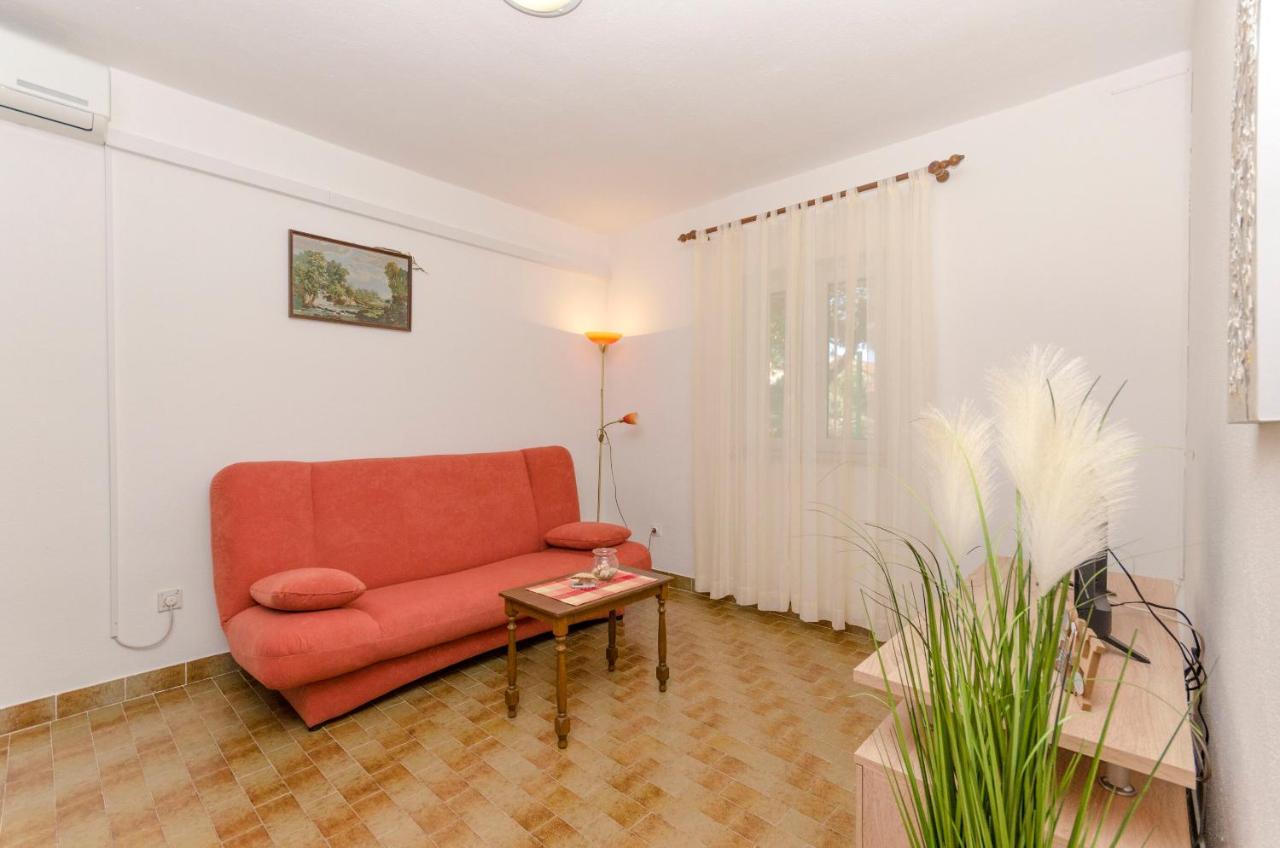 Apartments Silvana Supetar Εξωτερικό φωτογραφία