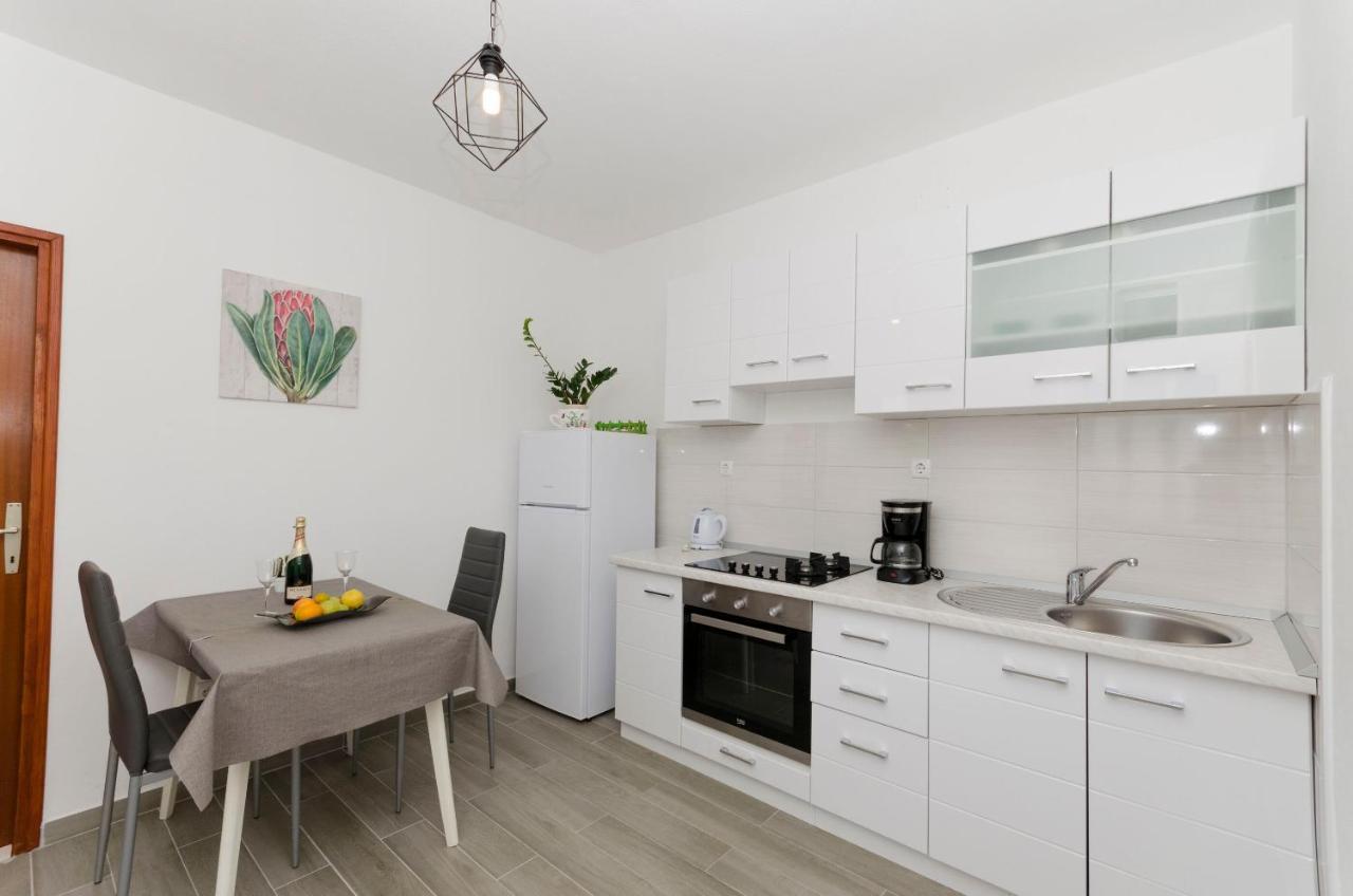 Apartments Silvana Supetar Εξωτερικό φωτογραφία